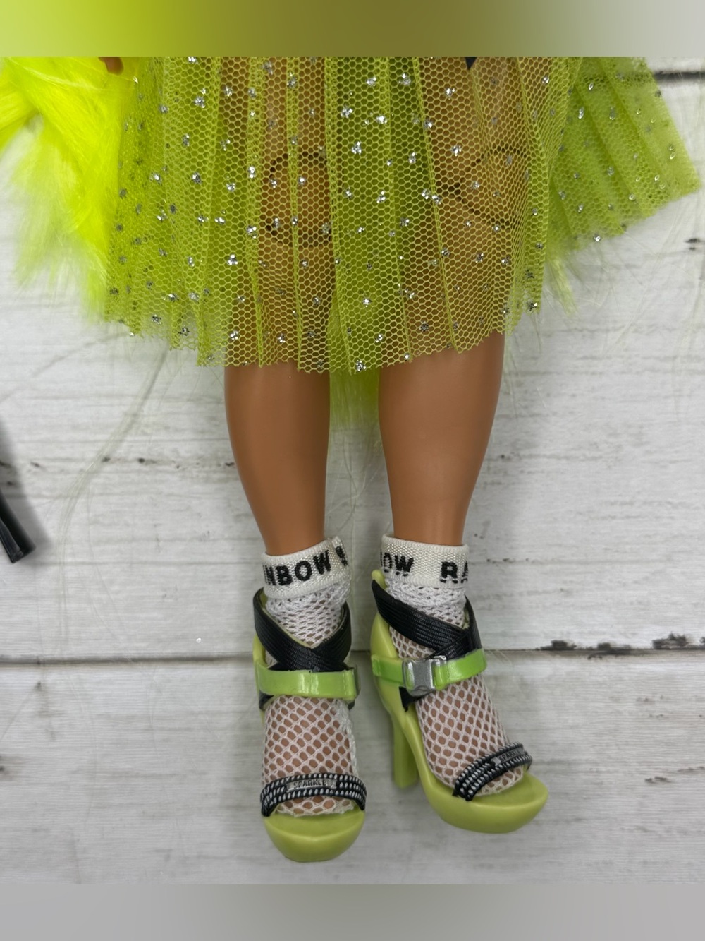 Rainbow High Karma Nichols Fashion Doll with Outfits - Neon Green MGA - Picture 4 of 10